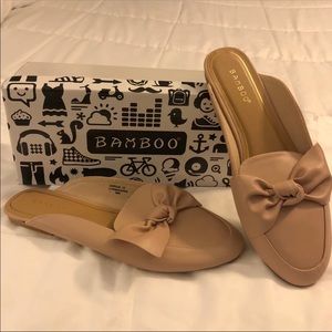Bow Accent Mule